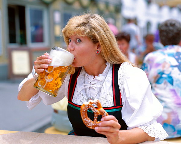 Любительница чешского пива