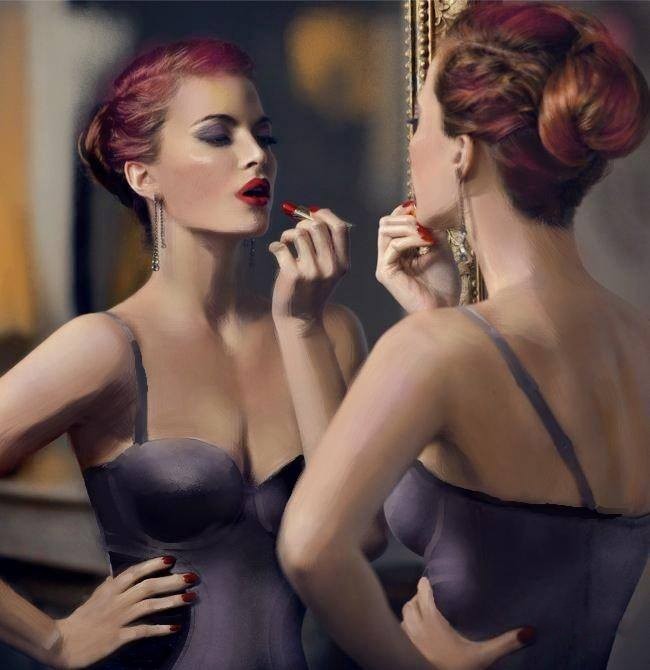 Сексапильная Кейн любуется обнаженной красотой в зеркале