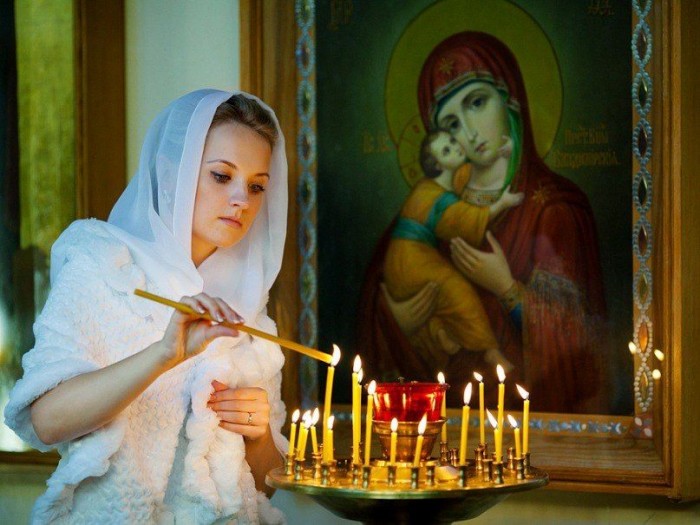 По дороге идя мимо храма