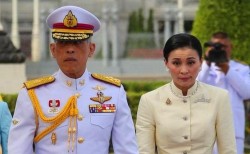 Король Тайланда сбежал за границу