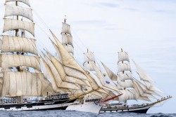 Три паруса