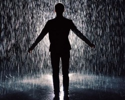 Человек под дождём