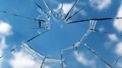Разбитое стекло