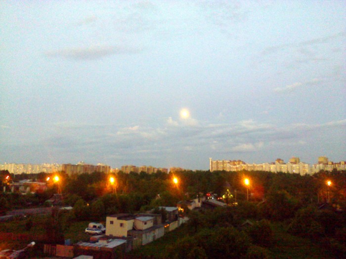День осыпан звёздным пеплом...