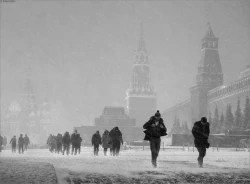 Москва закутана в метель...