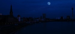 CXXVII. Над Рейном ночь, и звёздное сиянье