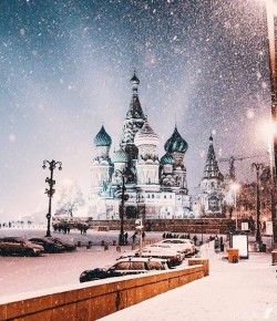 Там, у Тебя в Москве, снова идет снег