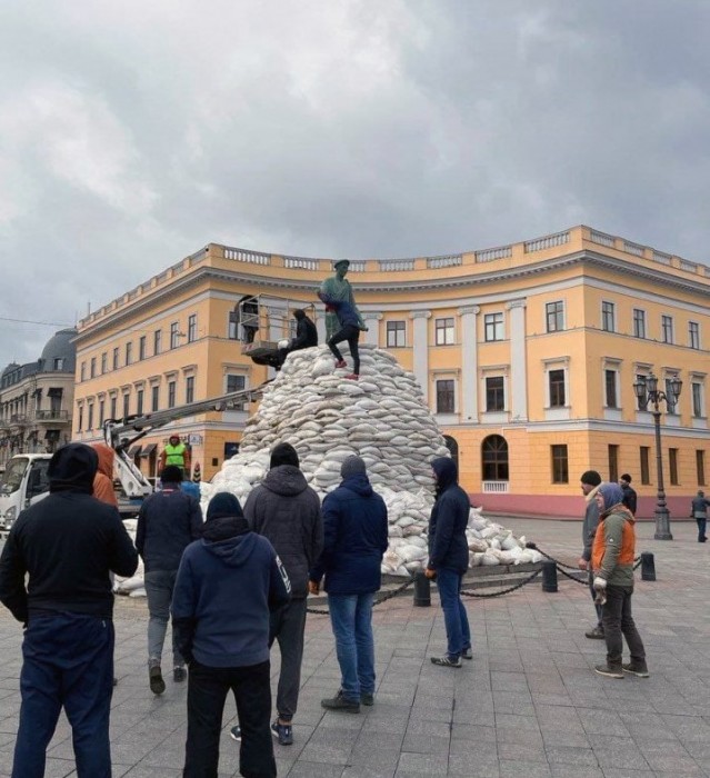 Однажды заведенные часы ...