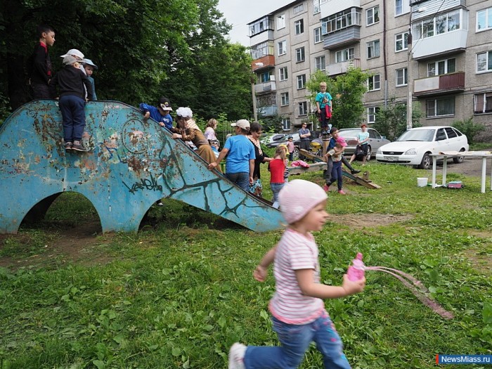 Нас жизни улица учила