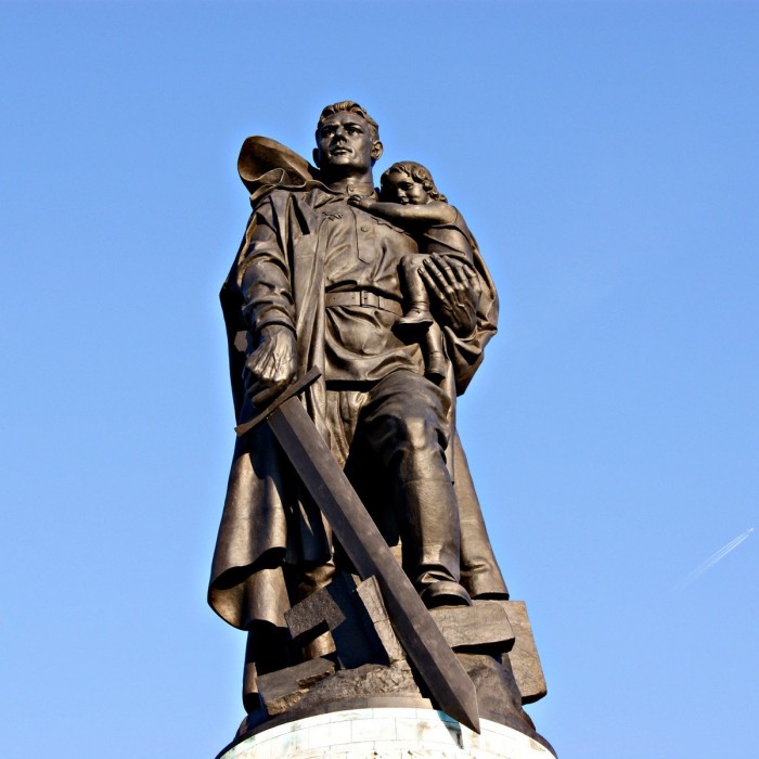 Советский солдат в трептов парке