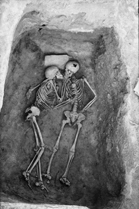 Поцелуй возрастом 2800 лет