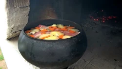 Чугунок с картошкой