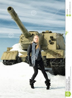 Девушка и танк