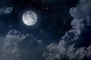 Прекрасна и загадочна луна