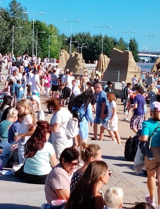 В мире нашем прекрасном и хрупком