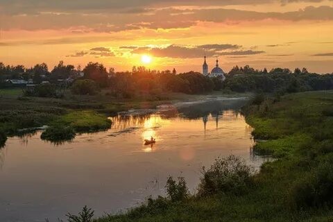 Луч песню золотом поёт