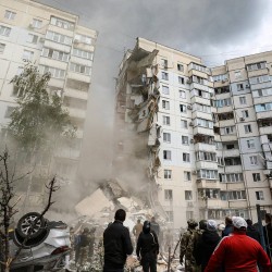 Посмотрите, вся Земля в крови...