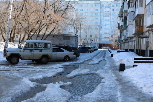 Подтаял снег...