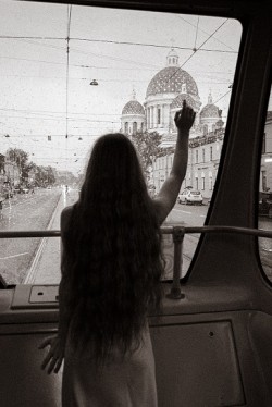 Девушка в Трамвае