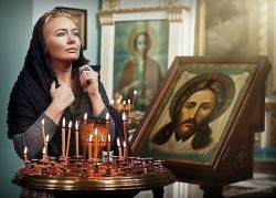 Стояла  в церкви мать  солдата