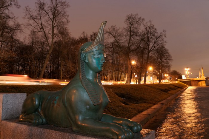 Крутящиеся сфинксы