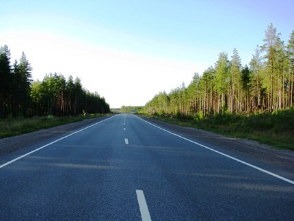 Вдоль лесов хвойных ехал Гамлет на Volvo