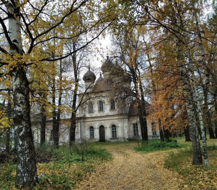 В унылой сырости